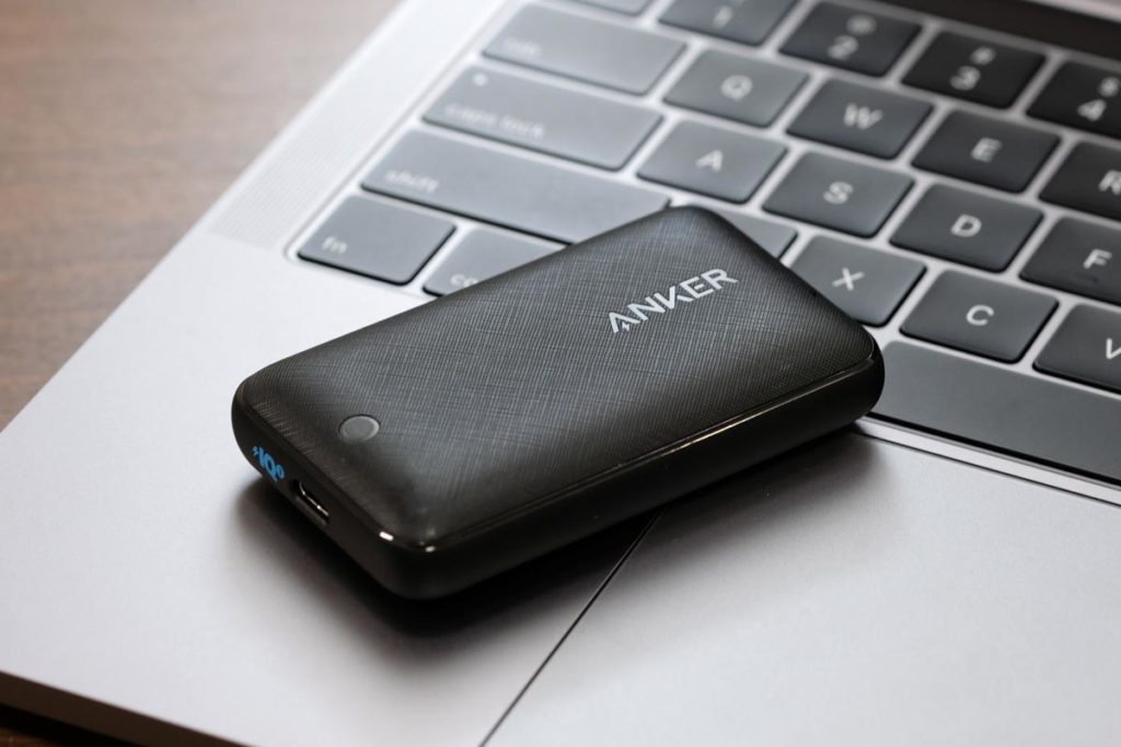 PowerPort Atom III Slimの本体は薄い