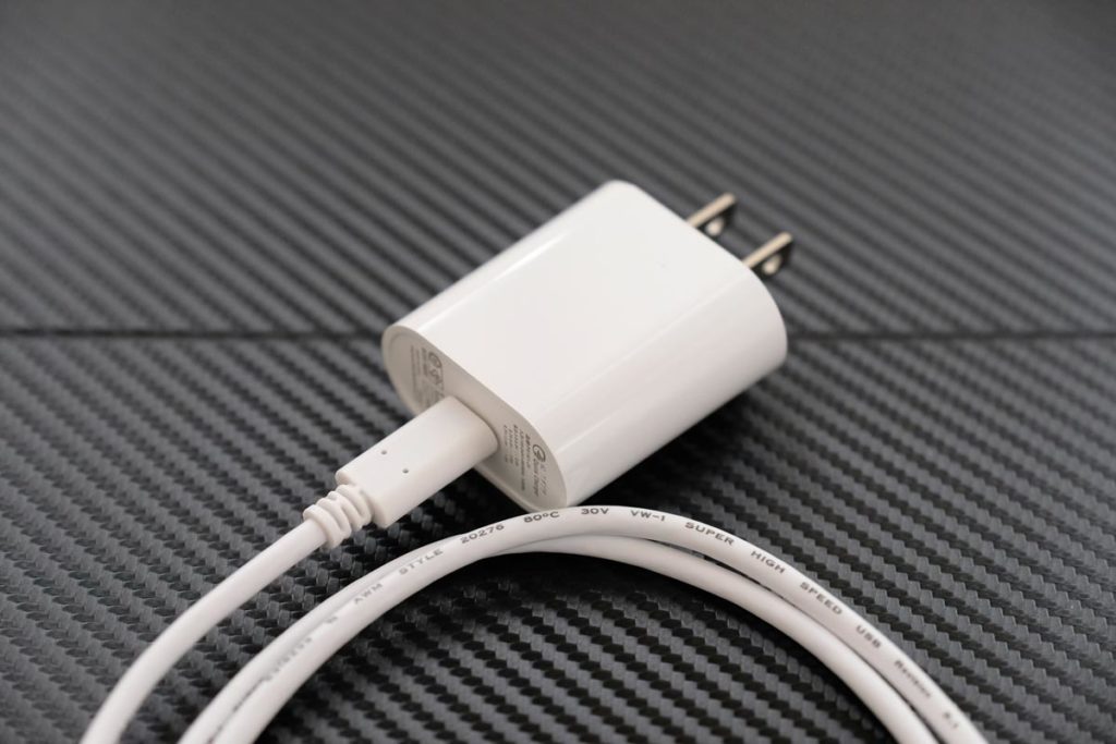 USB-C 電源アダプタ(18W)