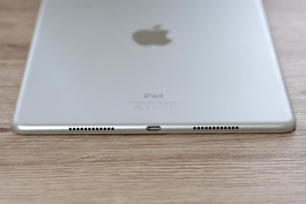 iPad Pro 9.7インチ Lightningポートとスピーカー