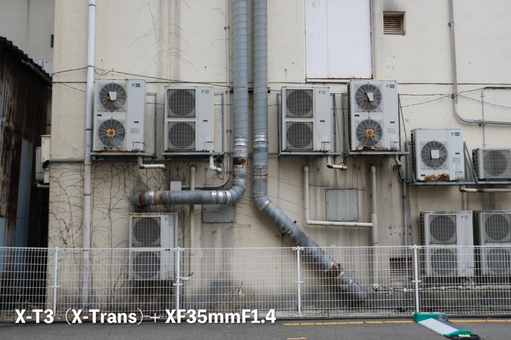X-T3(X-Trans)壁と室外機