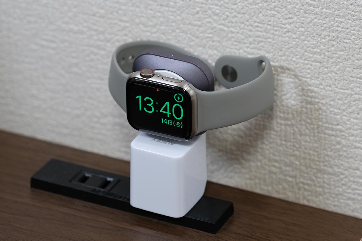充電アダプタからApple Watchを充電する