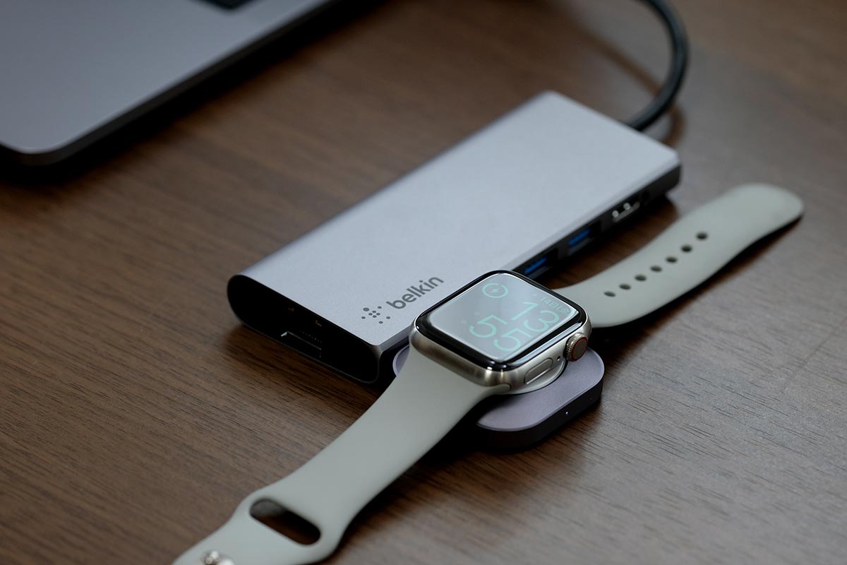 マルチハブ経由でApple Watchを充電する