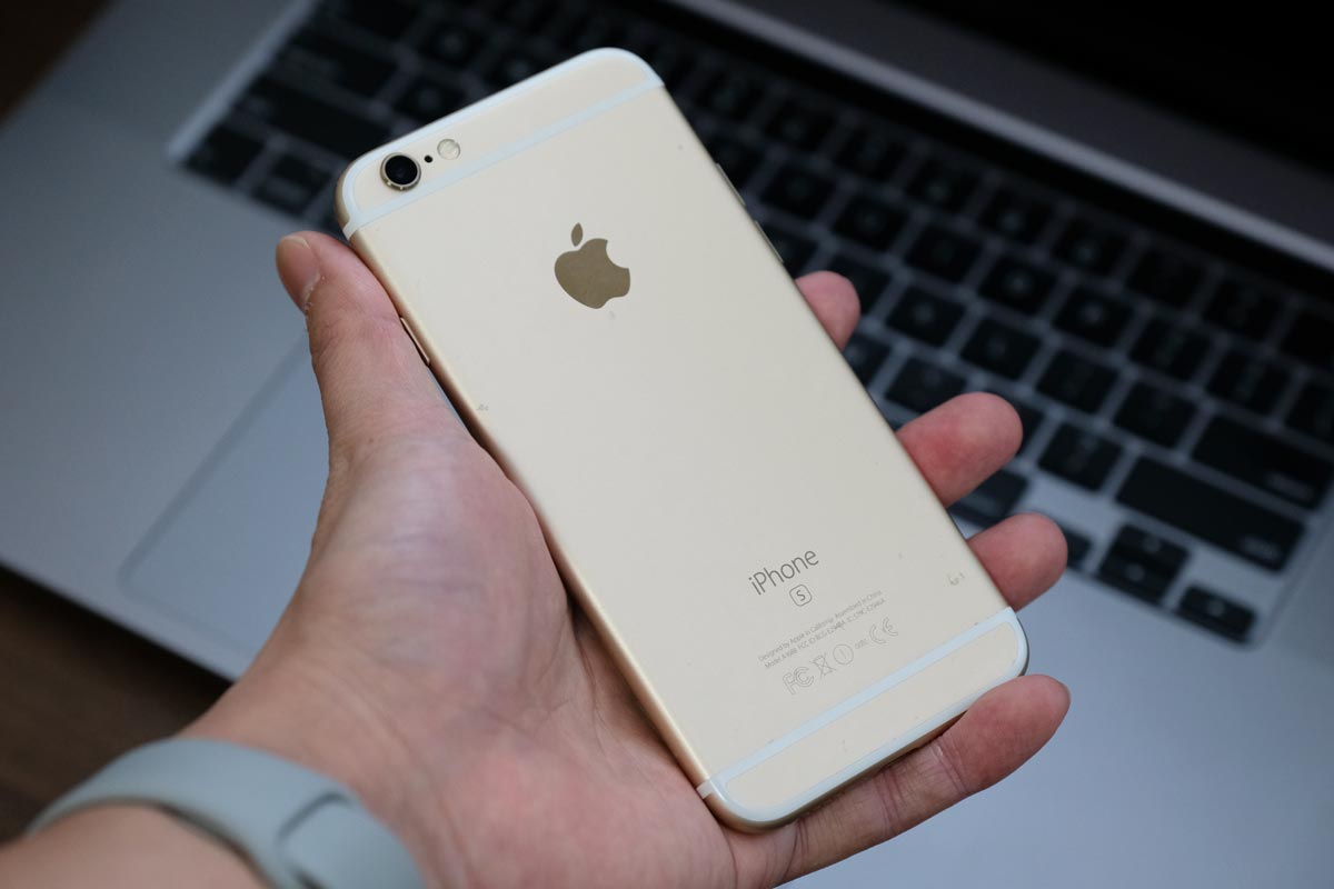 iPhone 6s 背面パネル
