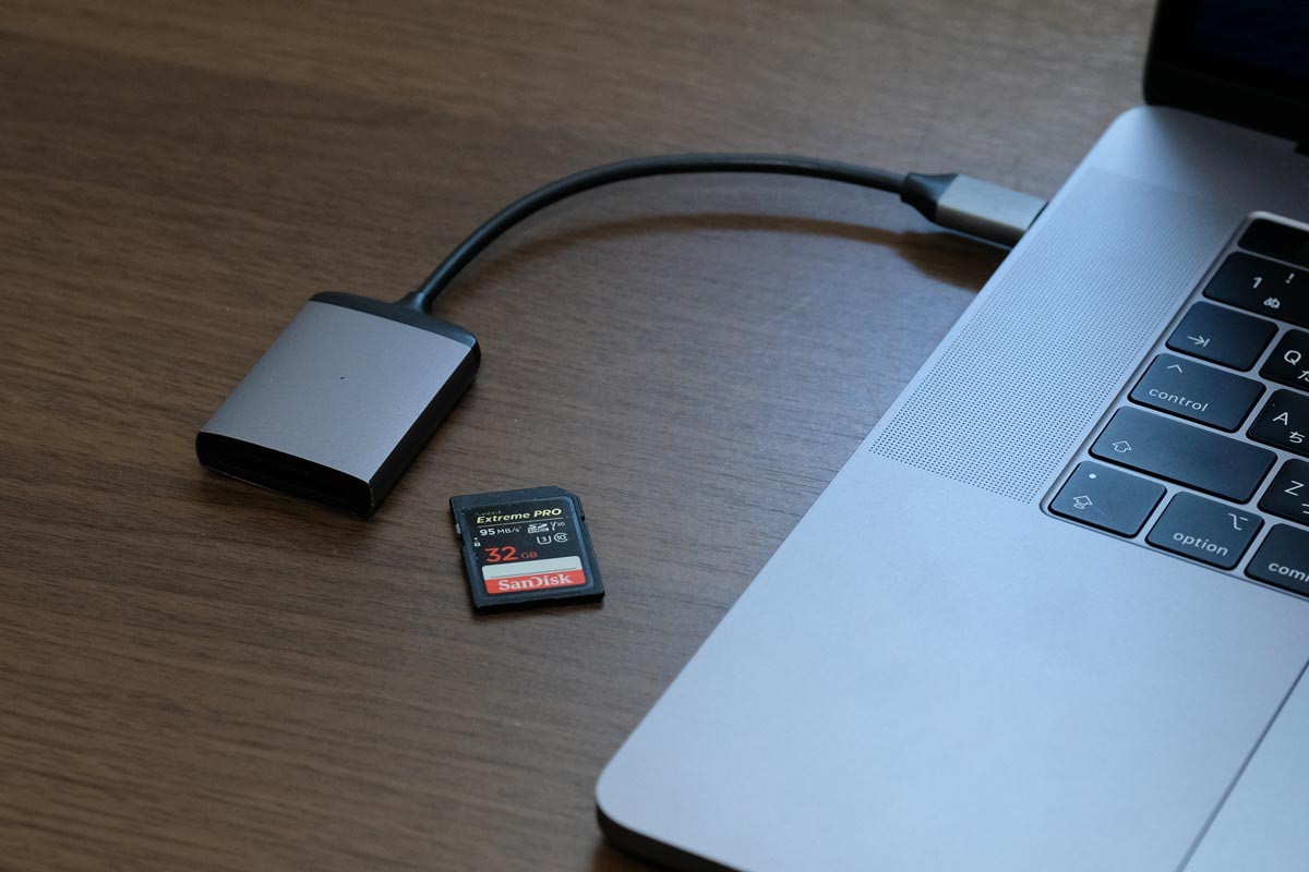 UHS-2対応のSDカードリーダー