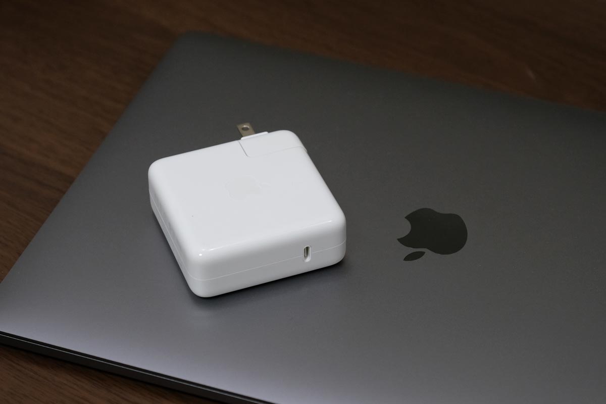 MacBook Pro 充電アダプタ