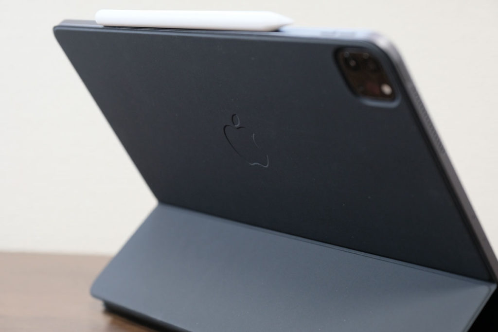 アップルのロゴマーク付き