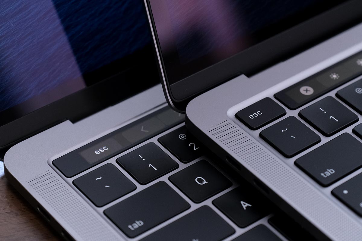 ESCキーはTouch Bar分離式に