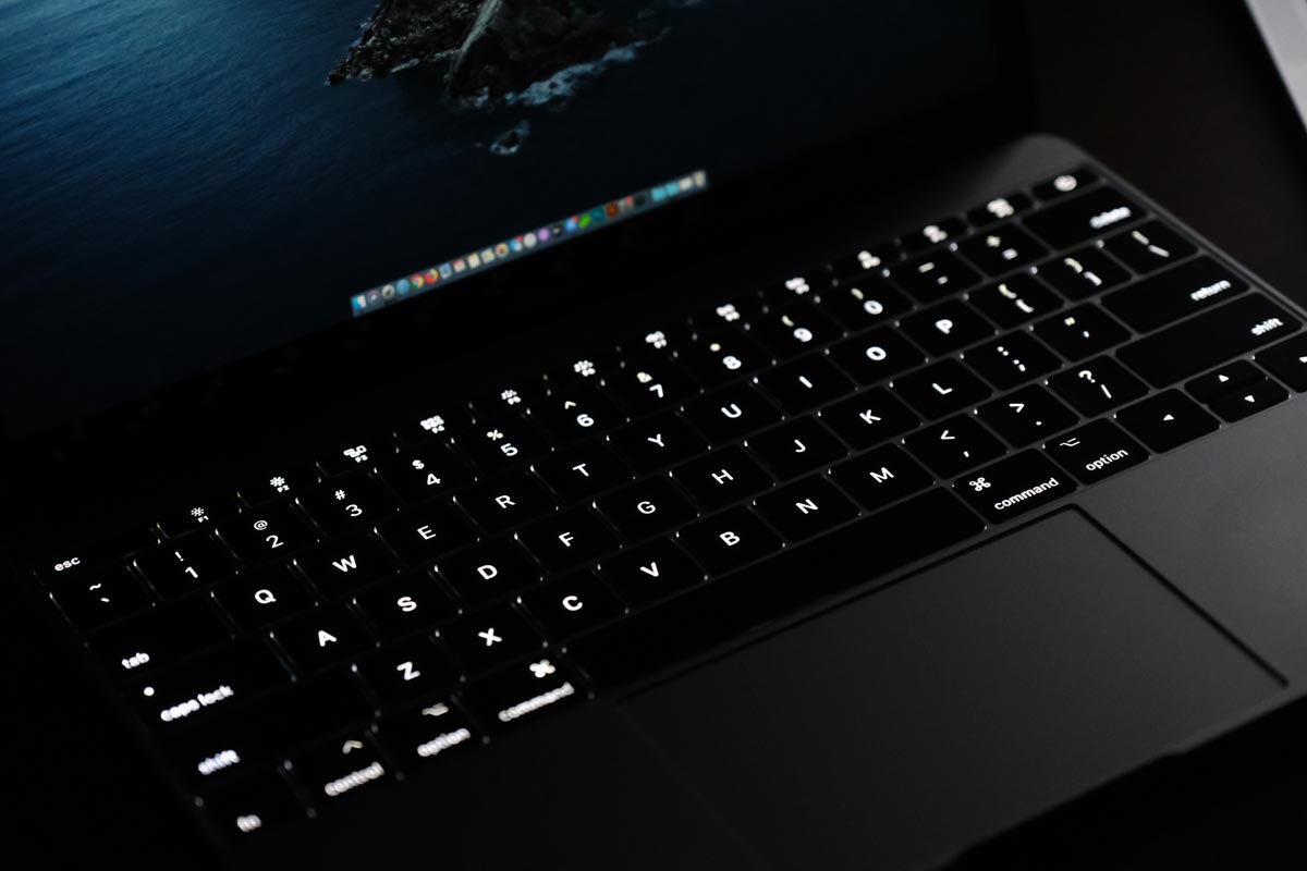バタフライ構造のキーボードのバックライト