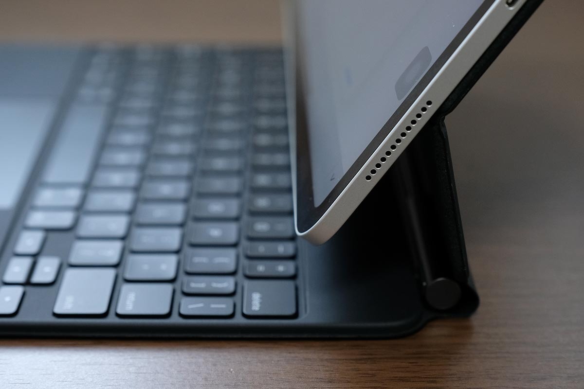 iPad Proの画面を浮かすことができる