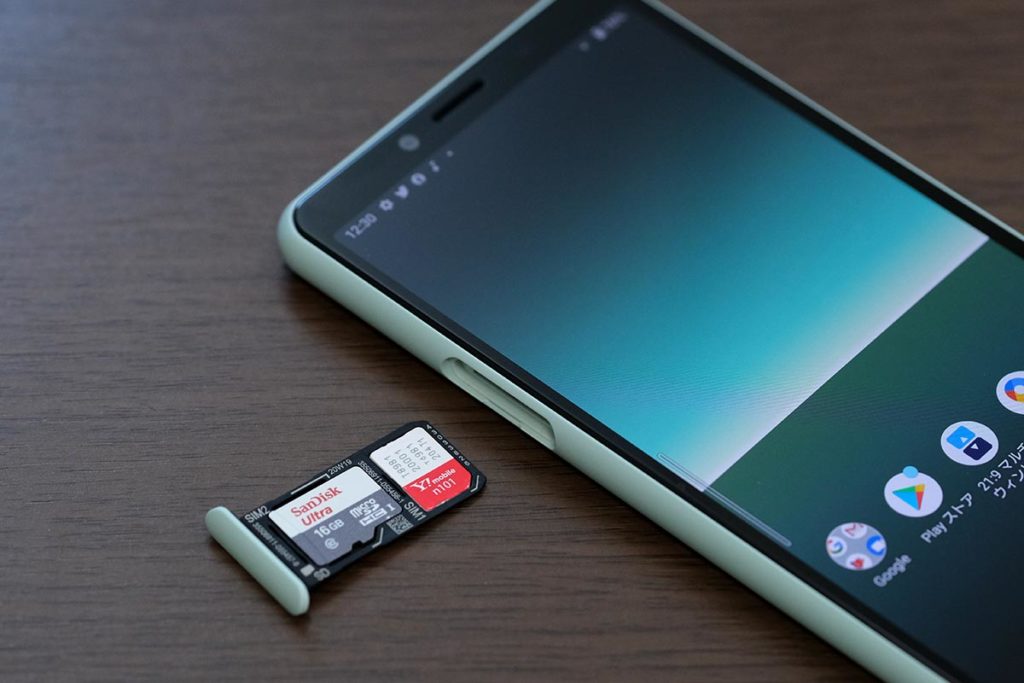 最大1TBのmicroSDカードに対応