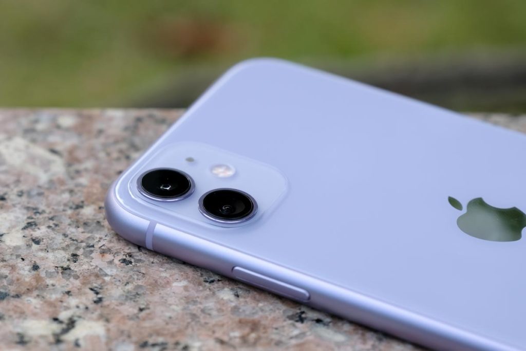 iPhone 11のデュアルカメラ