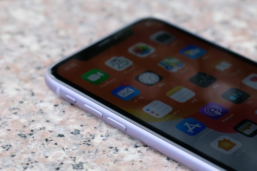 iPhone 11のミュート・音量ボタン