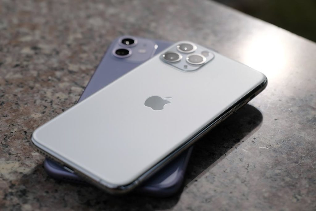 iPhone 11 Proはマットガラスを採用
