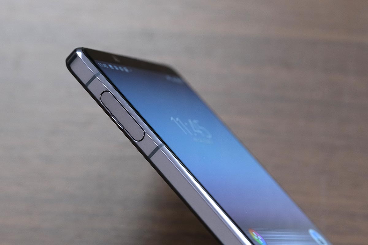 Xperia 1 II SIMカードスロット