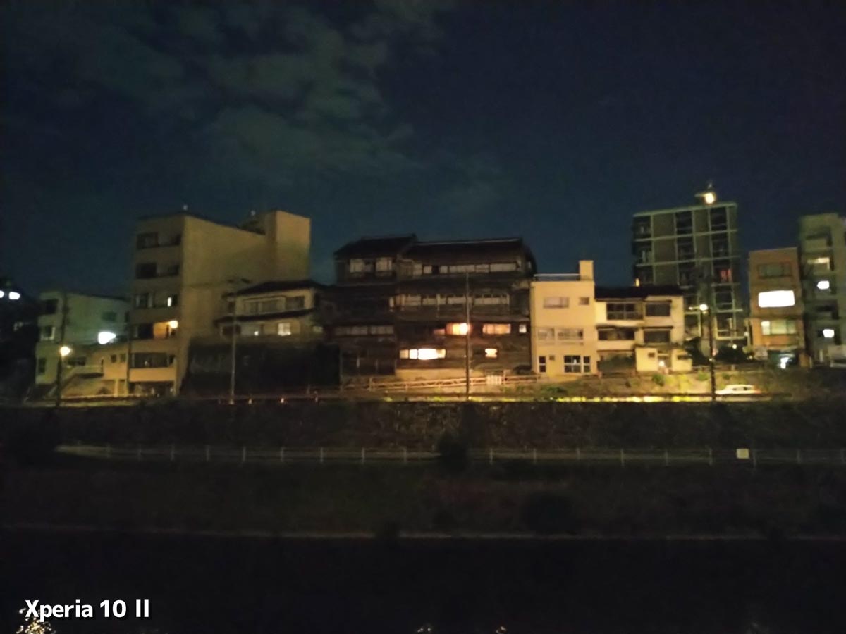 Xperia 10 2の夜景モード