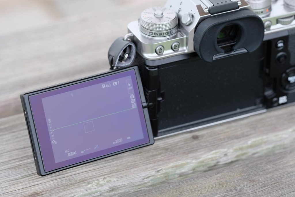 動画撮影がしやすいバリアングル液晶ディスプレイ