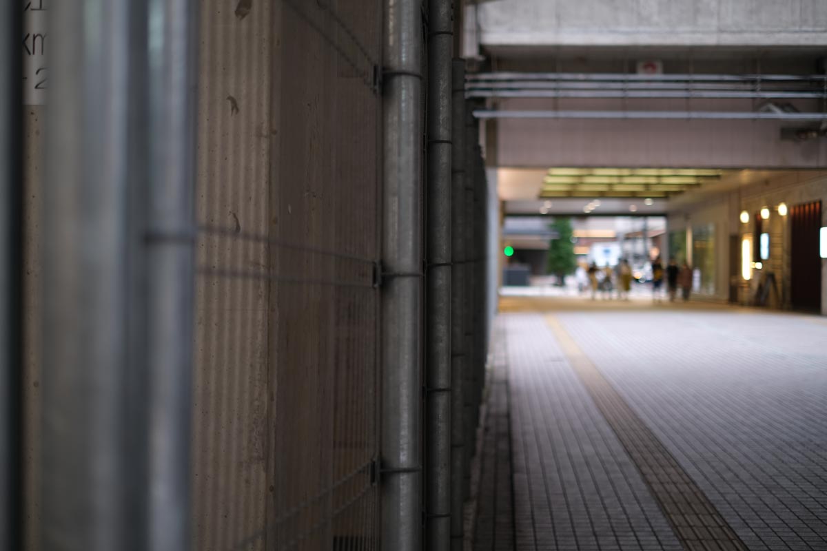 X-T4 + XF35mmF1.4Rで柵を撮影