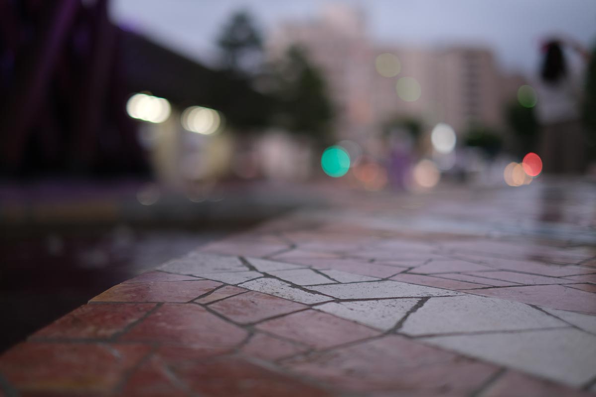 X-T4 + XF35mmF1.4Rで金沢駅前の光と影