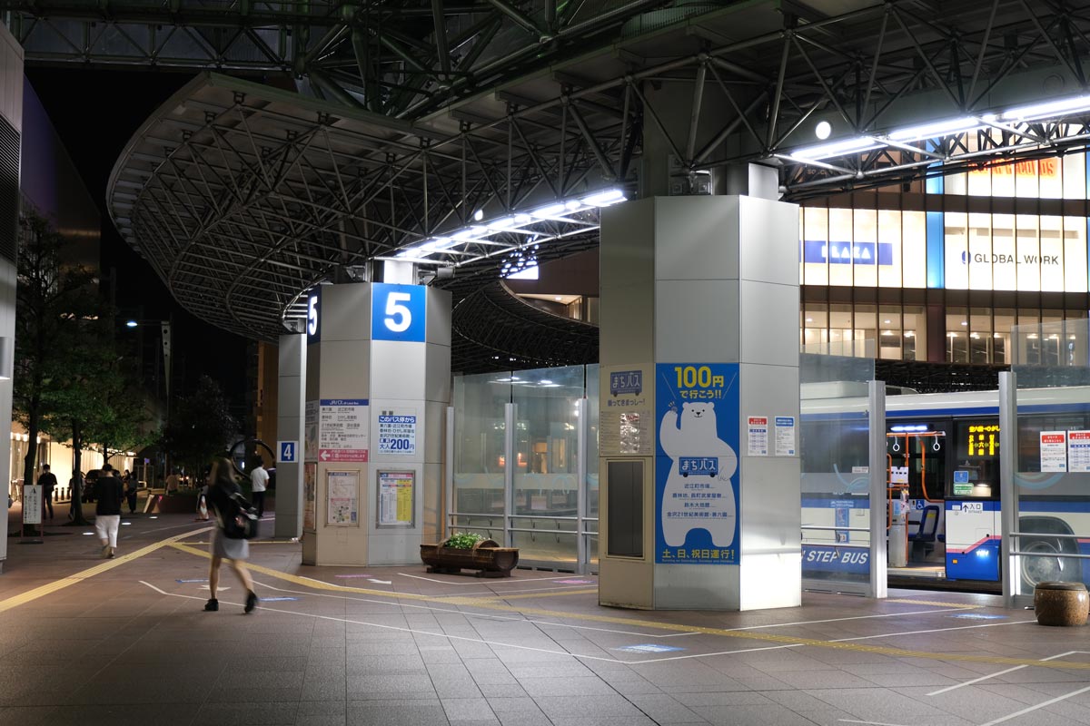 X-T3 + XF16-55mmF2.8で金沢駅のバスターミナルを撮影