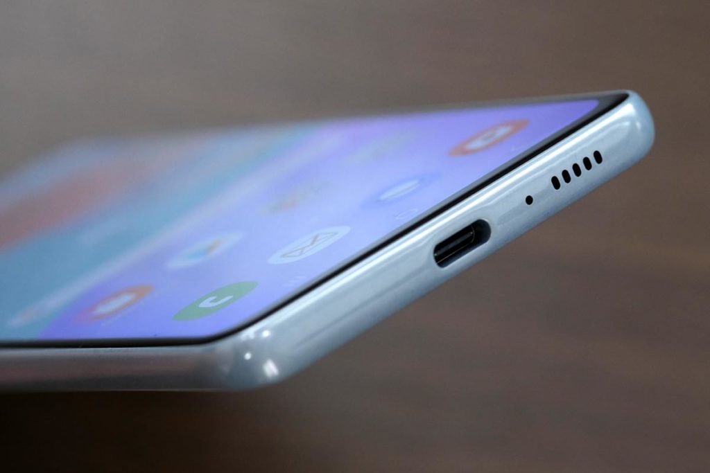 Galaxy A41のUSB-Cポート