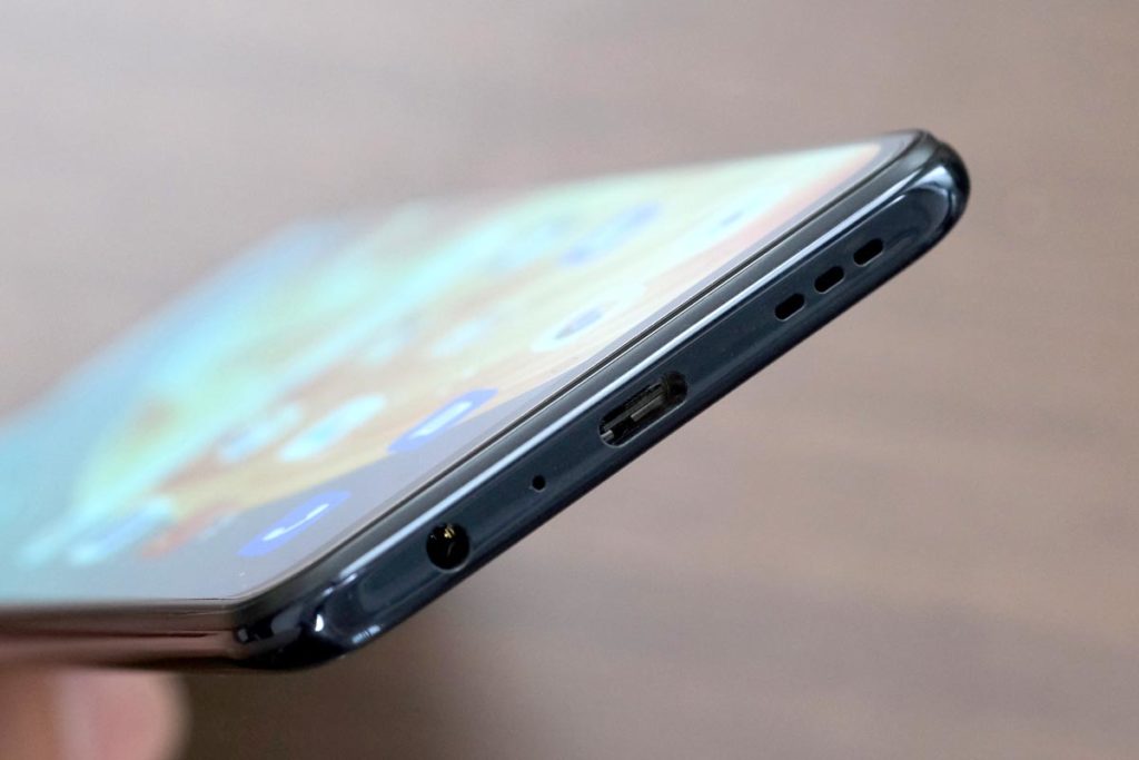 OPPO Reno3 AのUSB-Cポート