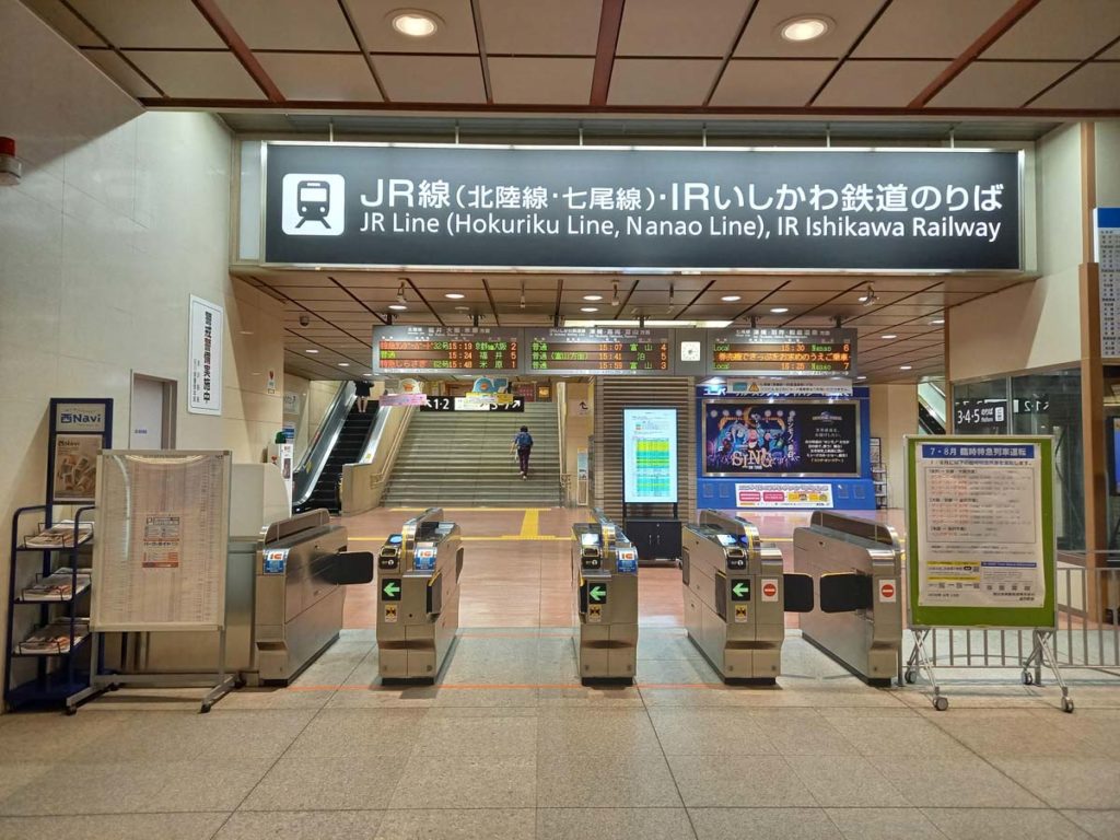 GalaxyA41の標準カメラで改札を撮影