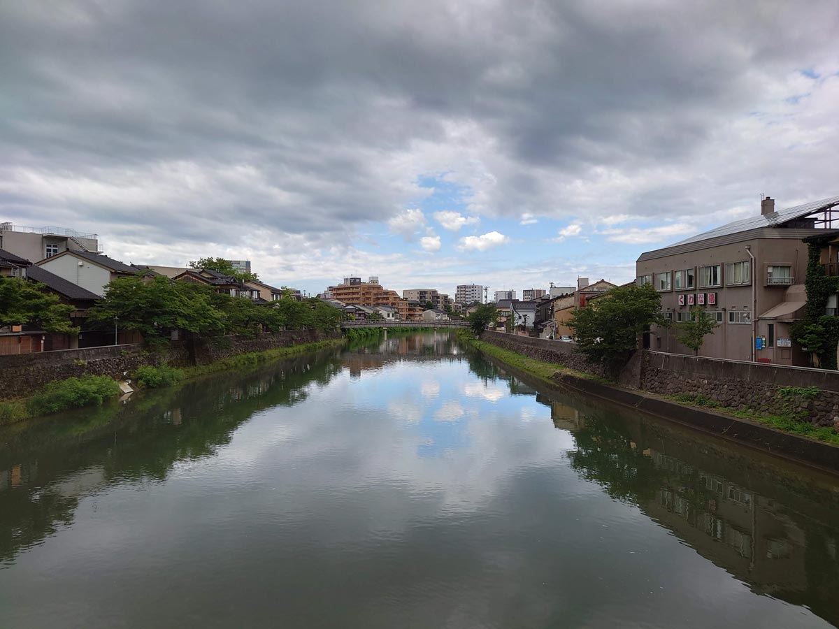 Xperia 1 II 標準カメラで撮影(浅野川)
