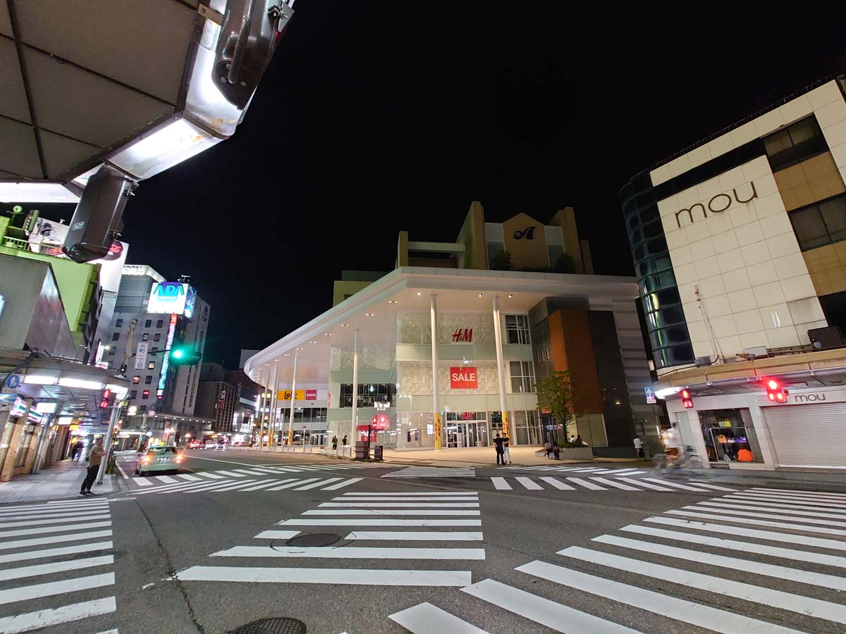 暗くても超広角カメラで撮影できる