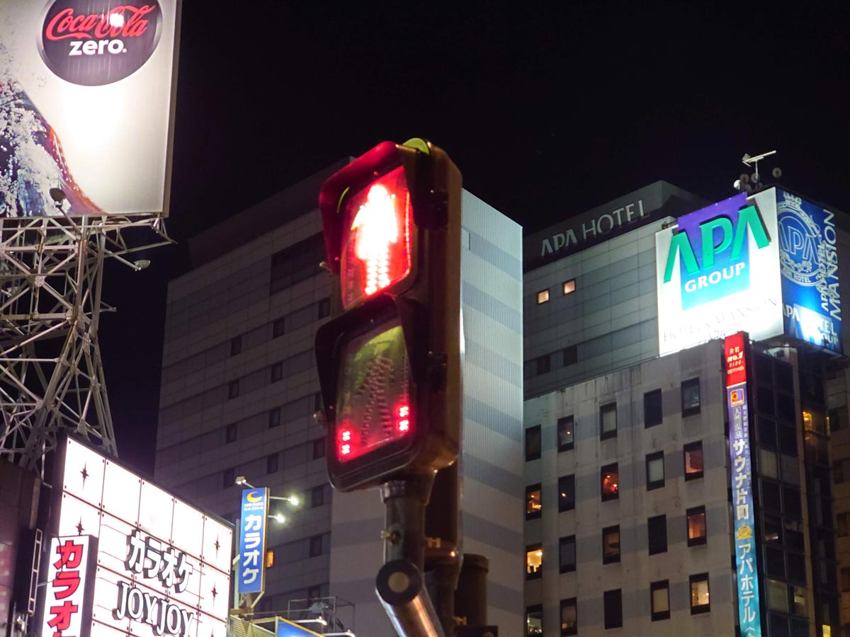 Xperia 1 II 望遠カメラで夜の信号機を撮影