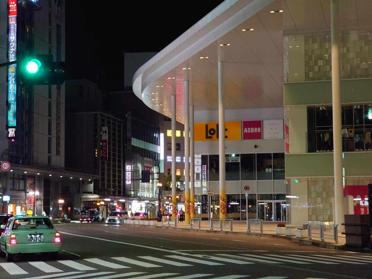 Xperia 1 II 望遠カメラで夜の街を撮影
