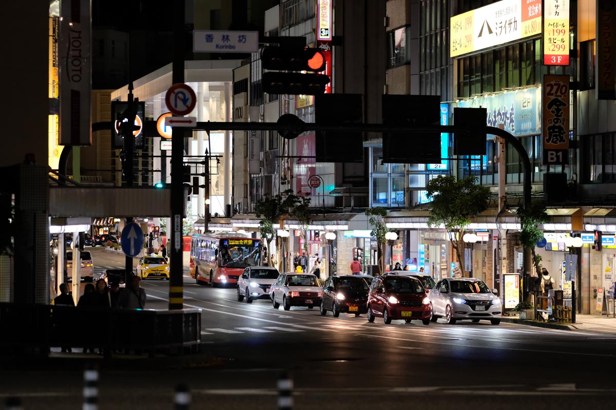 XF90mmF2で夜の街を撮影