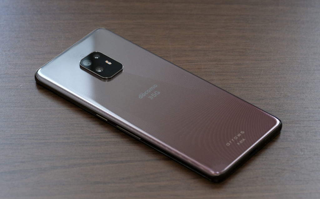 arrows 5Gの背面パネル