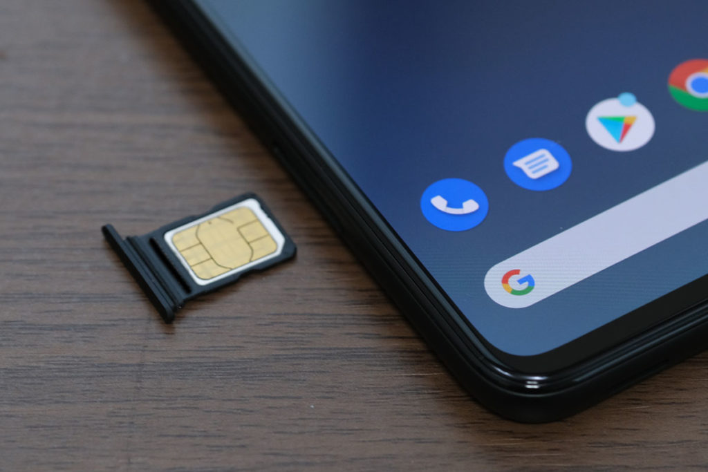 Pixel 4aのSIMカードスロット