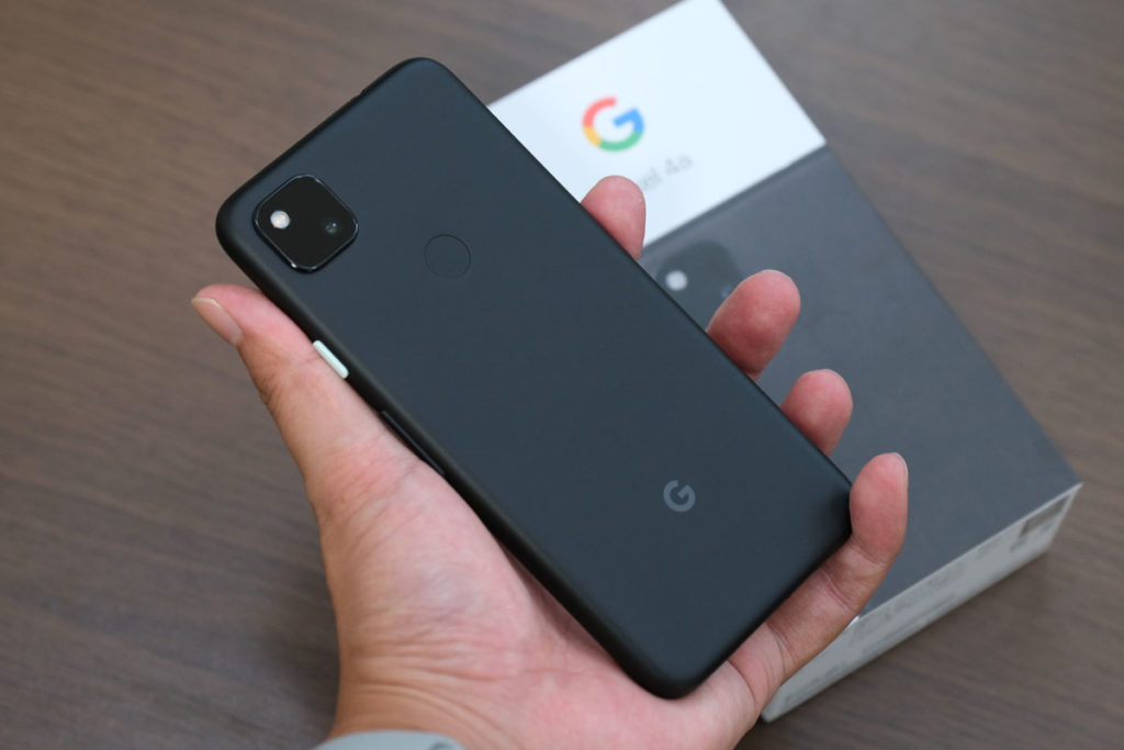Pixel 4aのサイズ感