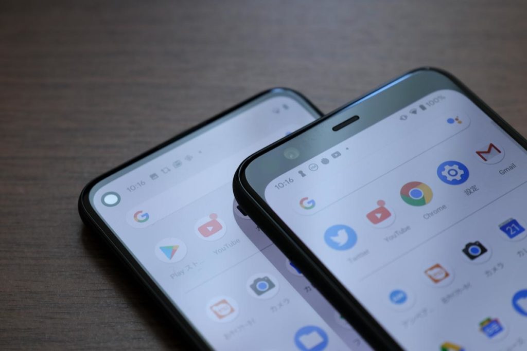 Pixel 4aとPixel 4の画面上部のデザイン