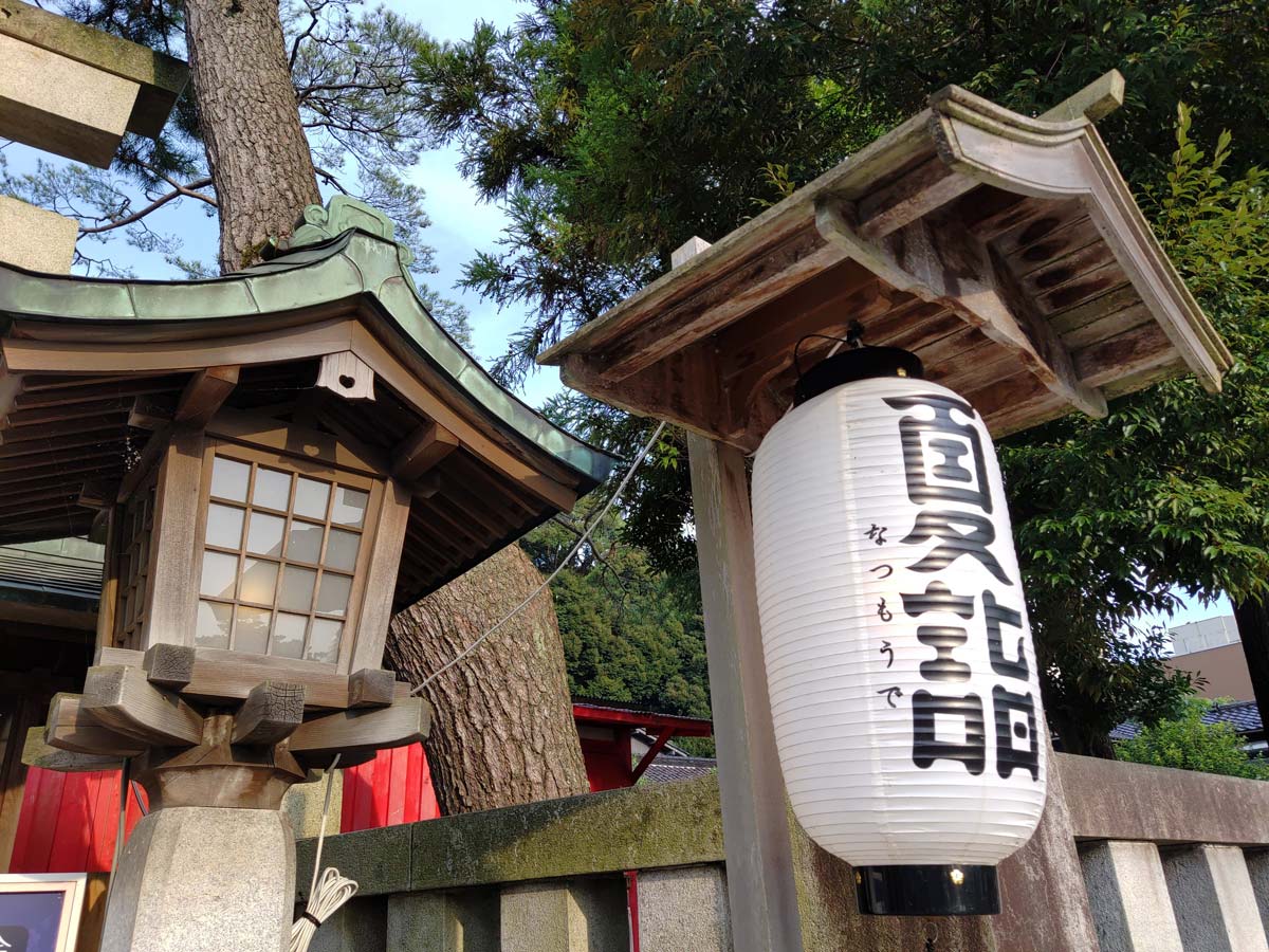 arrows 5G 標準カメラで撮影した神社の前