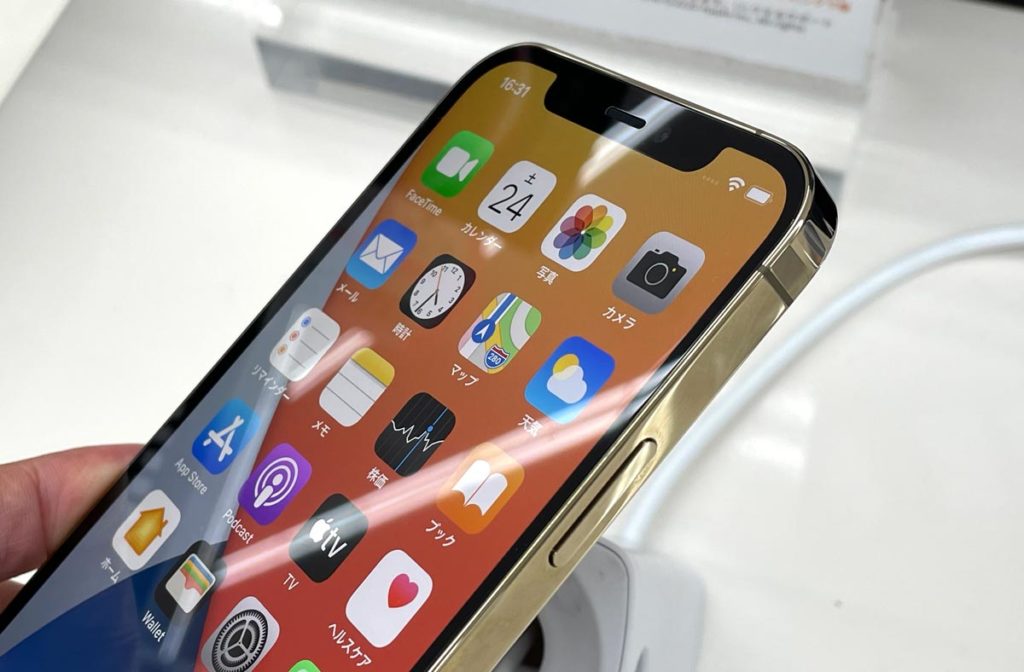 iPhone 12 Proのゴールドカラー