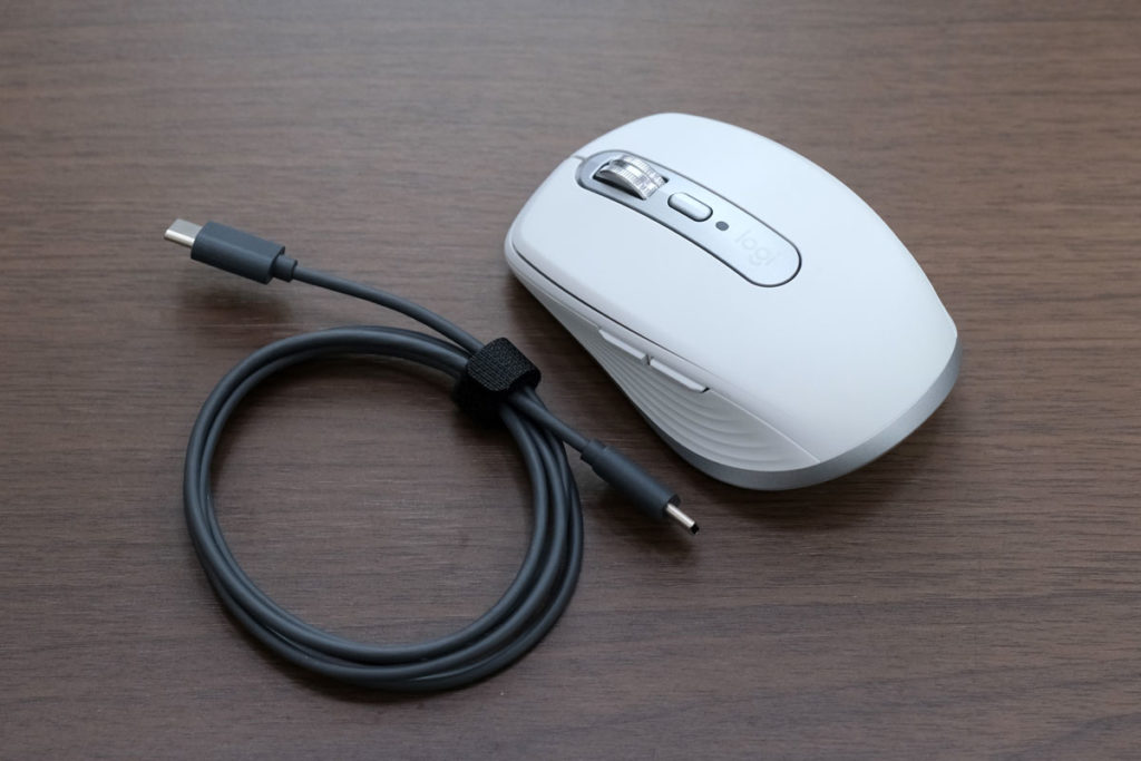 MX Anywhere 3とUSB-Cケーブル