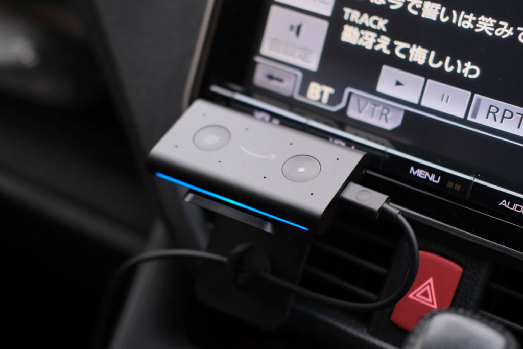 Echo Autoを車に設置