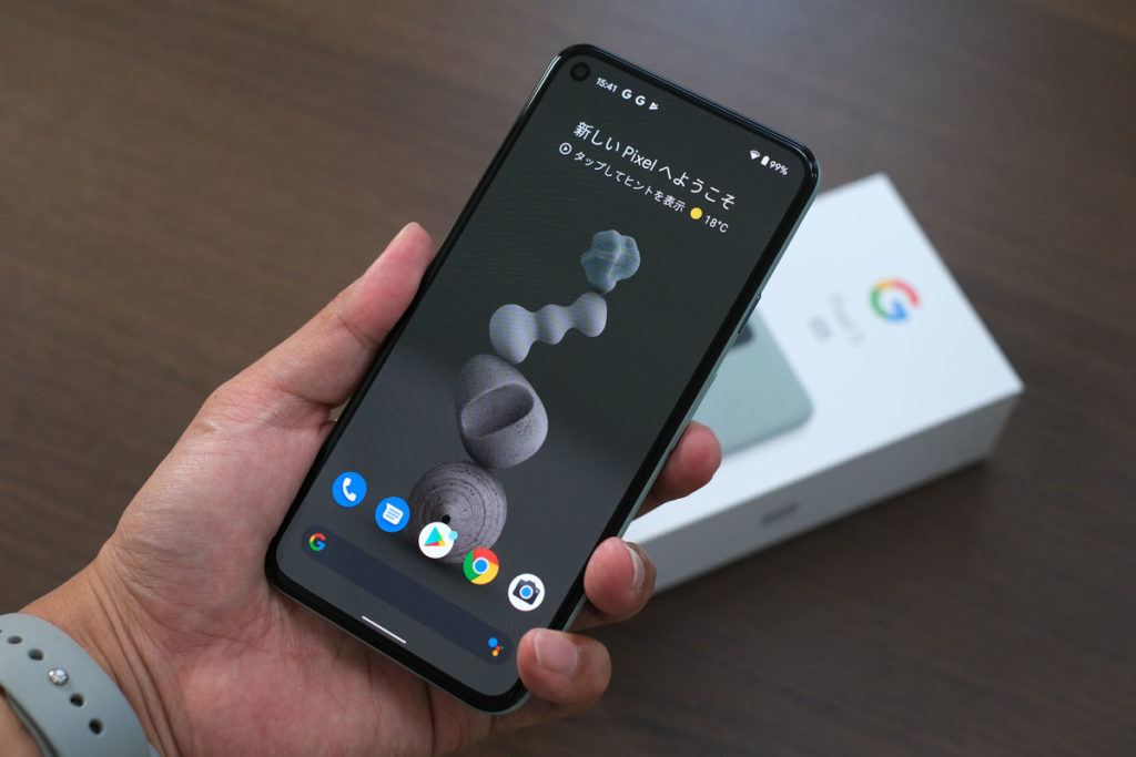 片手操作も可能なPixel 5