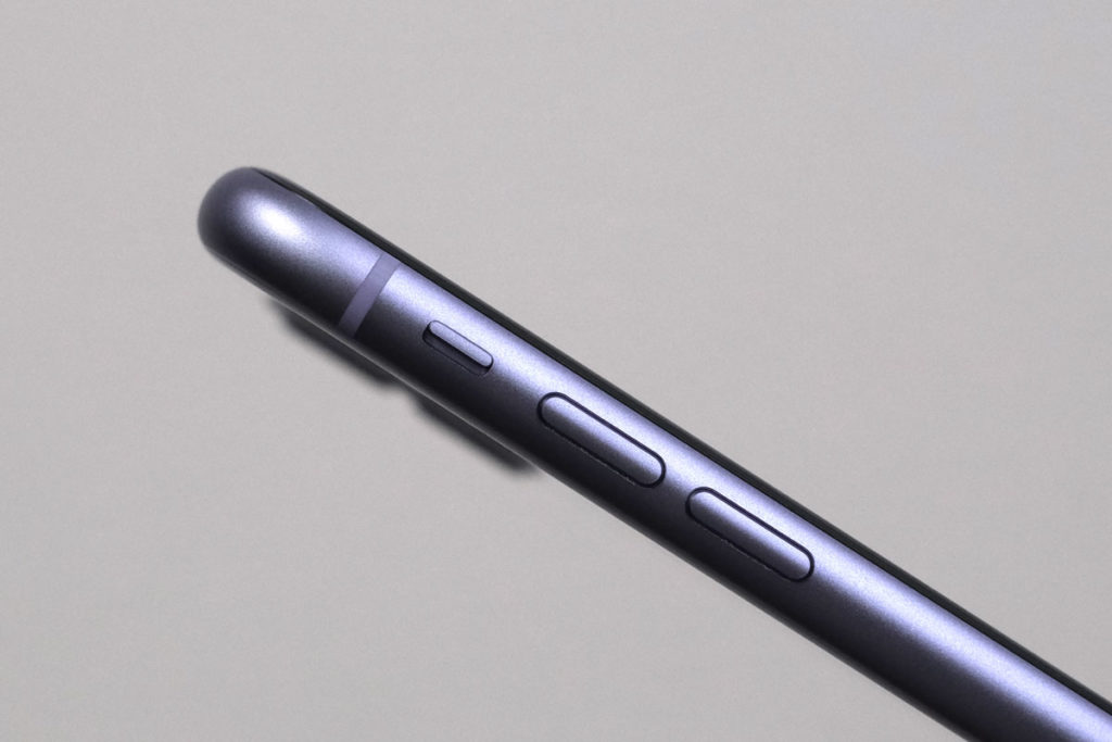 iPhone 11の2.5Dガラス