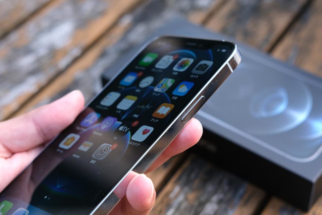 iPhone 12 Proのサイドボタン