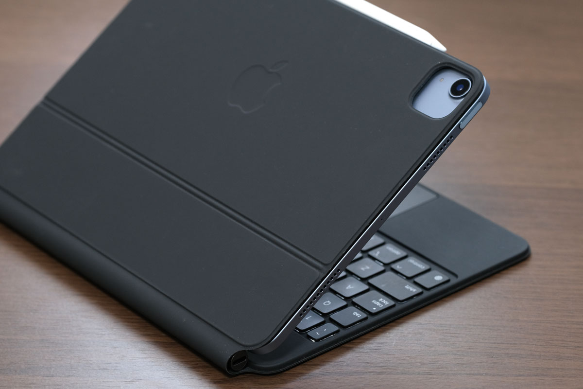 iPad Air 4とMagic Keyboardのリアカメラ部分
