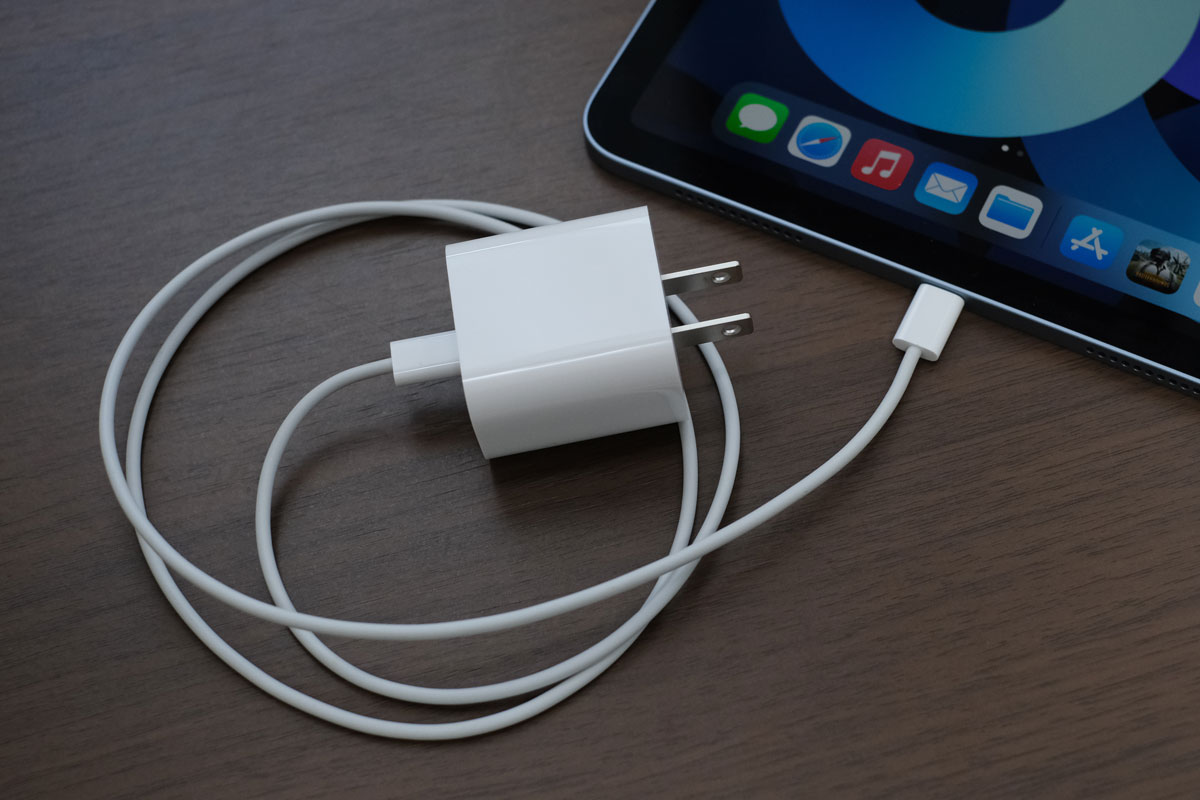 iPad Air 4の充電アダプタ