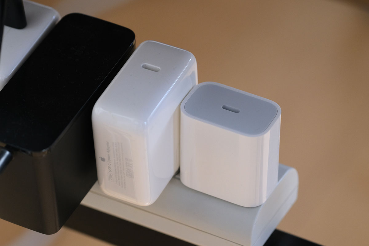 Apple 20W USB-C電源アダプタの本体形状