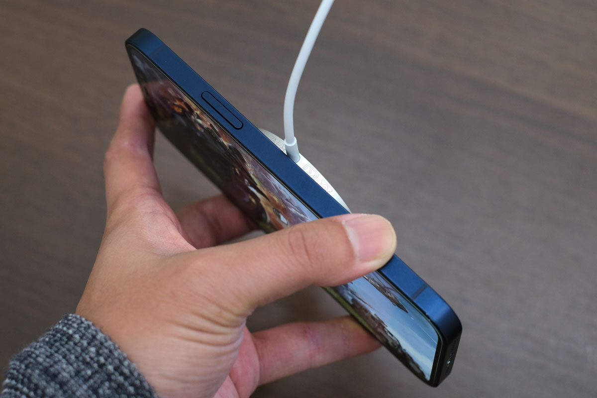 MagSafe充電 持ちながら充電できる
