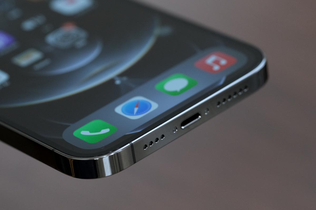 iPhone 12 Pro MaxのLightningポート