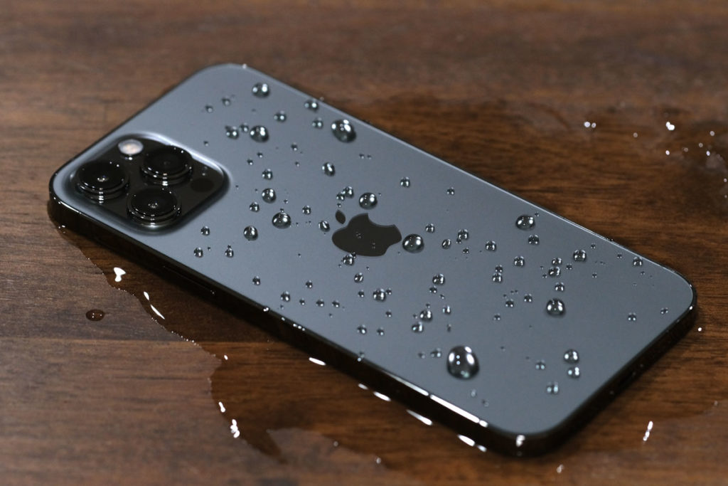 濡れたiPhone 12 Pro Max