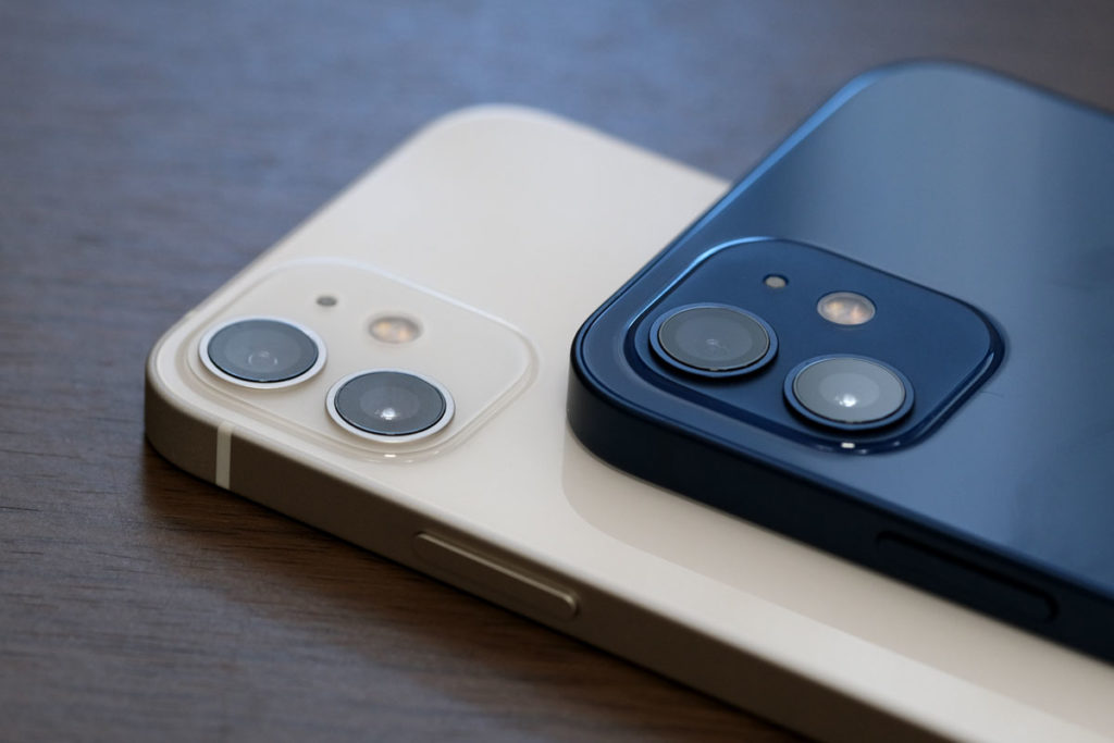 iPhone 12 miniと12のリアカメラ