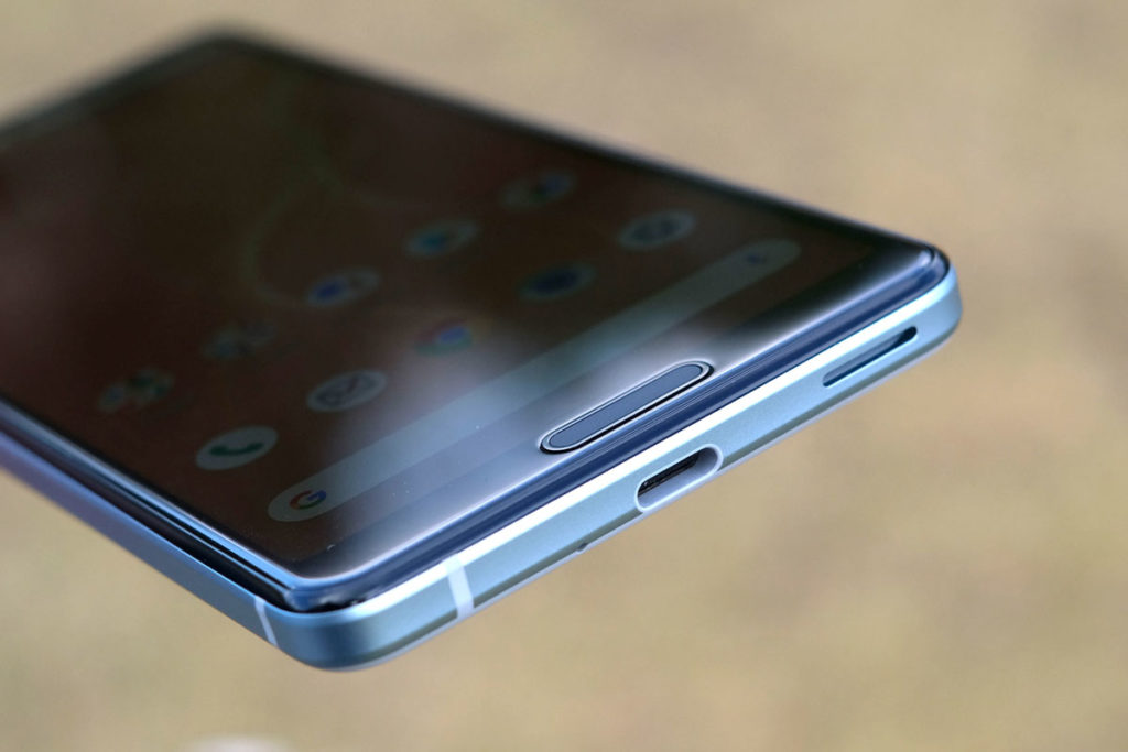 AQUOS sense4 充電ポート